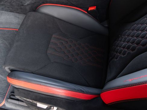 Used 2024 Lamborghini Urus Performante AWD/4WD image 34