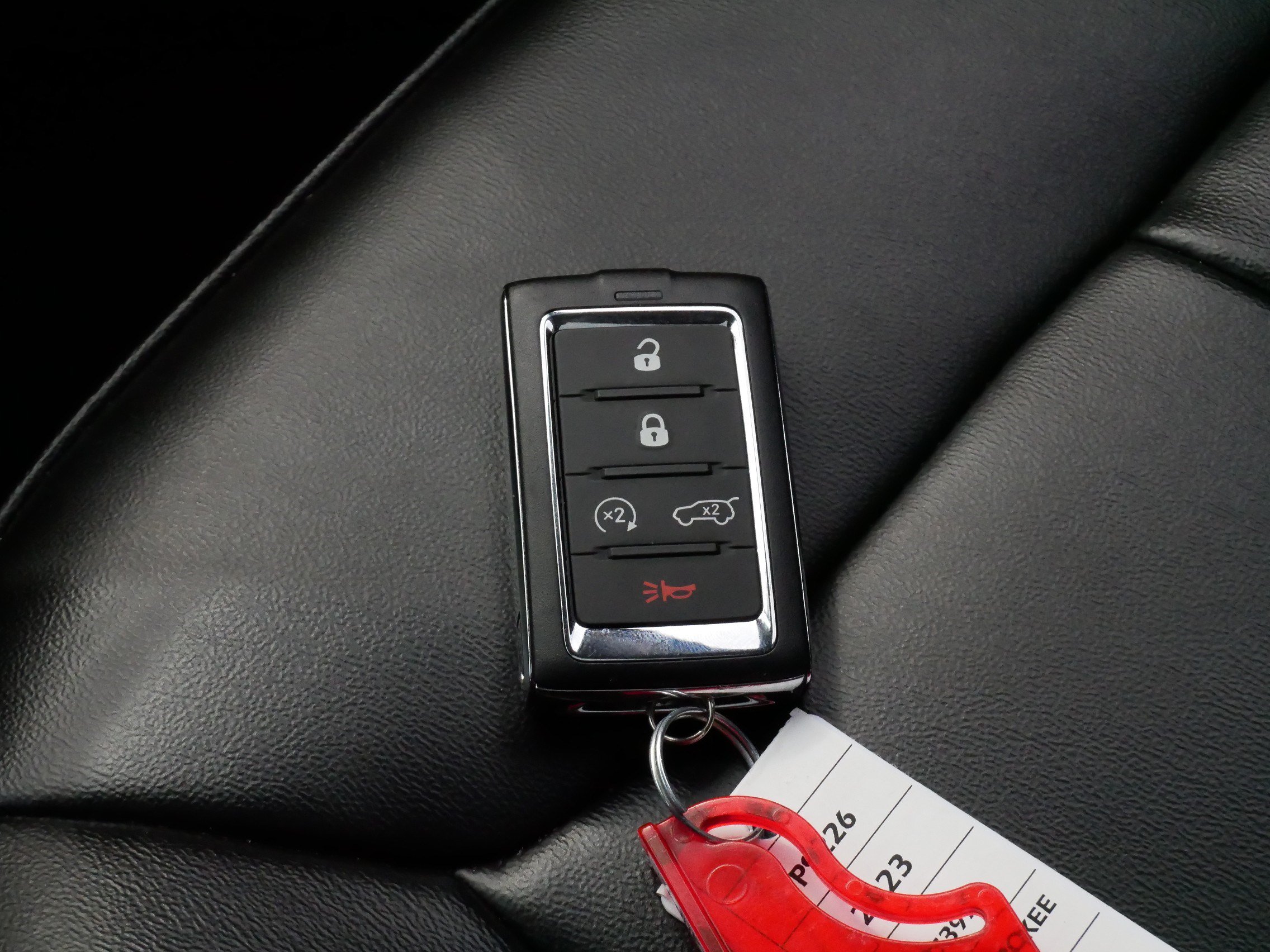 Used 2023 Jeep Grand Cherokee 4WD 4xe image 32