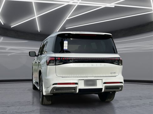 New 2026 INFINITI QX80 Luxe image 3