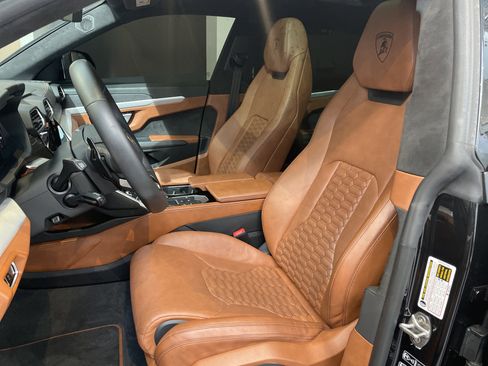 Used 2021 Lamborghini Urus image 21