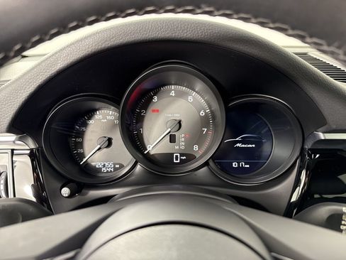 Certified 2023 Porsche Macan Turbo AWD/4WD image 36