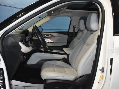 Used 2025 Ford Explorer Platinum w/ LUX Leather Package image 7