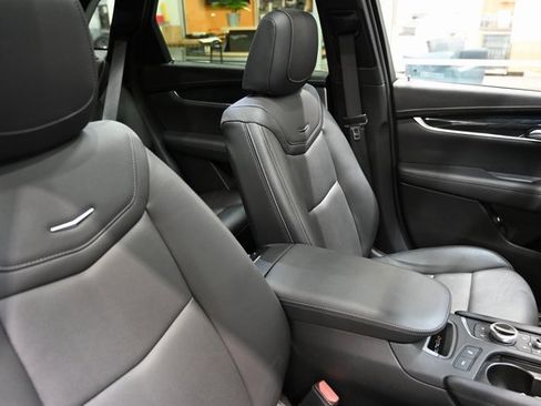 Used 2025 Cadillac XT5 Premium Luxury image 8