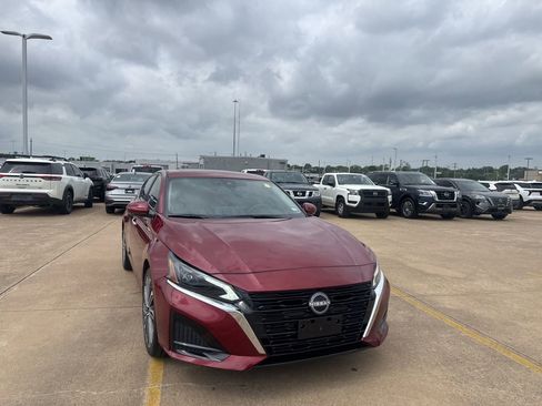 Certified 2025 Nissan Altima 2.5 SL image 3