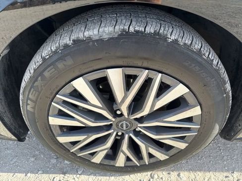 Used 2024 Nissan Altima 2.5 SV image 24