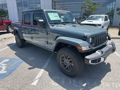 New 2025 Jeep Gladiator Sport image 6