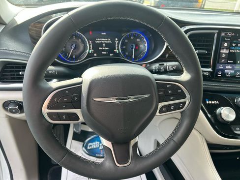 Used 2023 Chrysler Pacifica Limited w/ Uconnect Theater Family Group AWD/4WD image 18