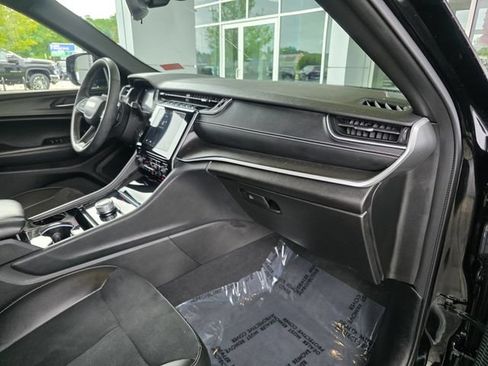 Used 2023 Jeep Grand Cherokee L Laredo AWD/4WD image 9