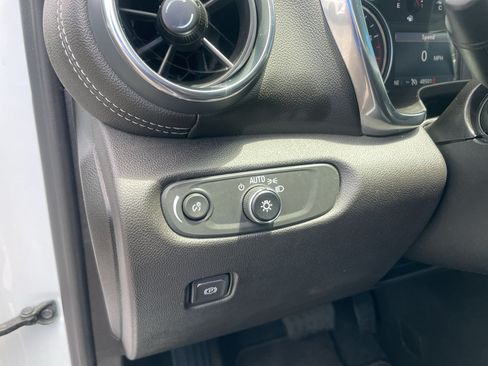 Certified 2025 Chevrolet Blazer LT FWD image 18