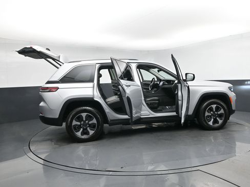 Used 2023 Jeep Grand Cherokee 4WD 4xe image 33