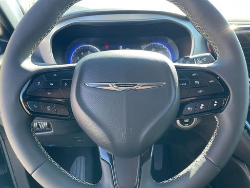 Used 2025 Chrysler Pacifica Limited image 27