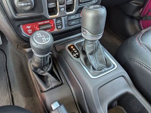 Used 2024 Jeep Wrangler Rubicon w/ Technology Group image 28