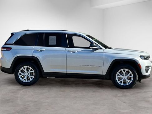 Used 2023 Jeep Grand Cherokee Limited w/ Trailer Tow Prep Group (B) AWD/4WD image 7