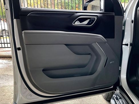 Used 2022 GMC Yukon SLT w/ SLT Premium Package image 21