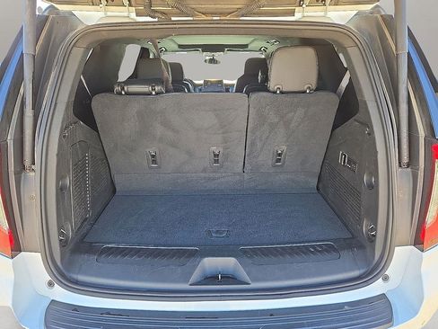 Used 2022 GMC Yukon SLT w/ SLT Premium Package image 15