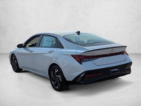 Used 2025 Hyundai Elantra SEL FWD image 8