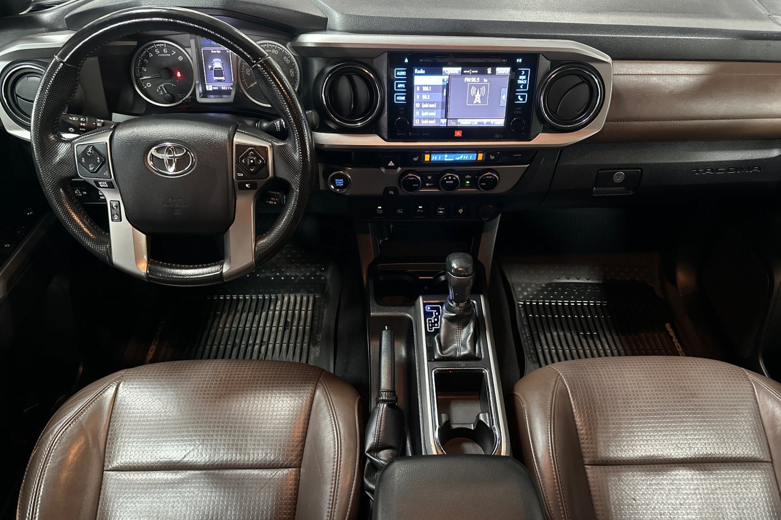 Used 2016 Toyota Tacoma Limited w/ Towing Package RWD image 15