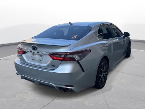 Used 2021 Toyota Camry SE FWD image 6