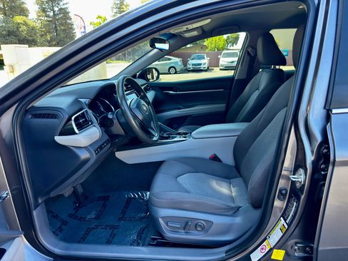 Used 2018 Toyota Camry LE FWD image 7