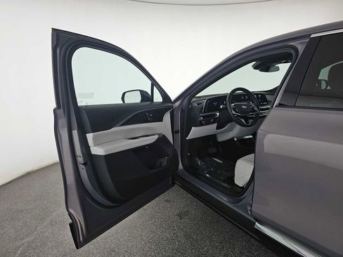 Used 2025 Cadillac Lyriq Luxury AWD/4WD image 19