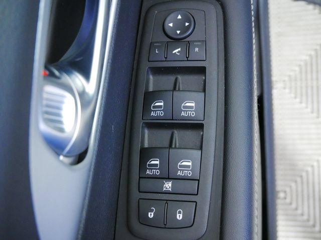 Certified 2025 Chrysler Pacifica Limited FWD image 23