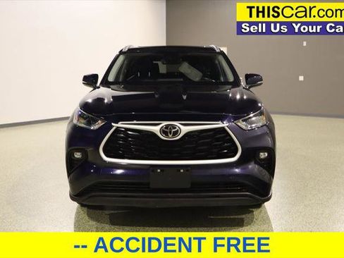 Used 2023 Toyota Highlander XLE image 2