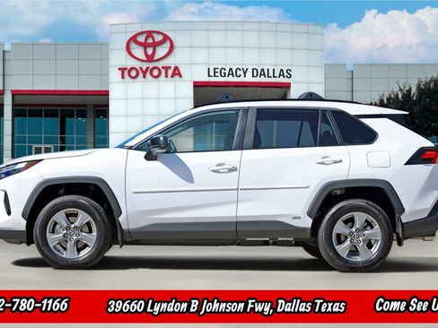 Used 2025 Toyota RAV4 LE AWD/4WD image 6