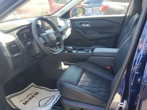 Certified 2025 Nissan Rogue Platinum w/ Tech Package image 11