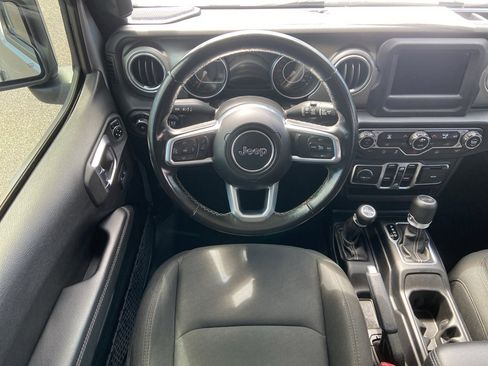 Used 2020 Jeep Wrangler Unlimited Sahara image 16
