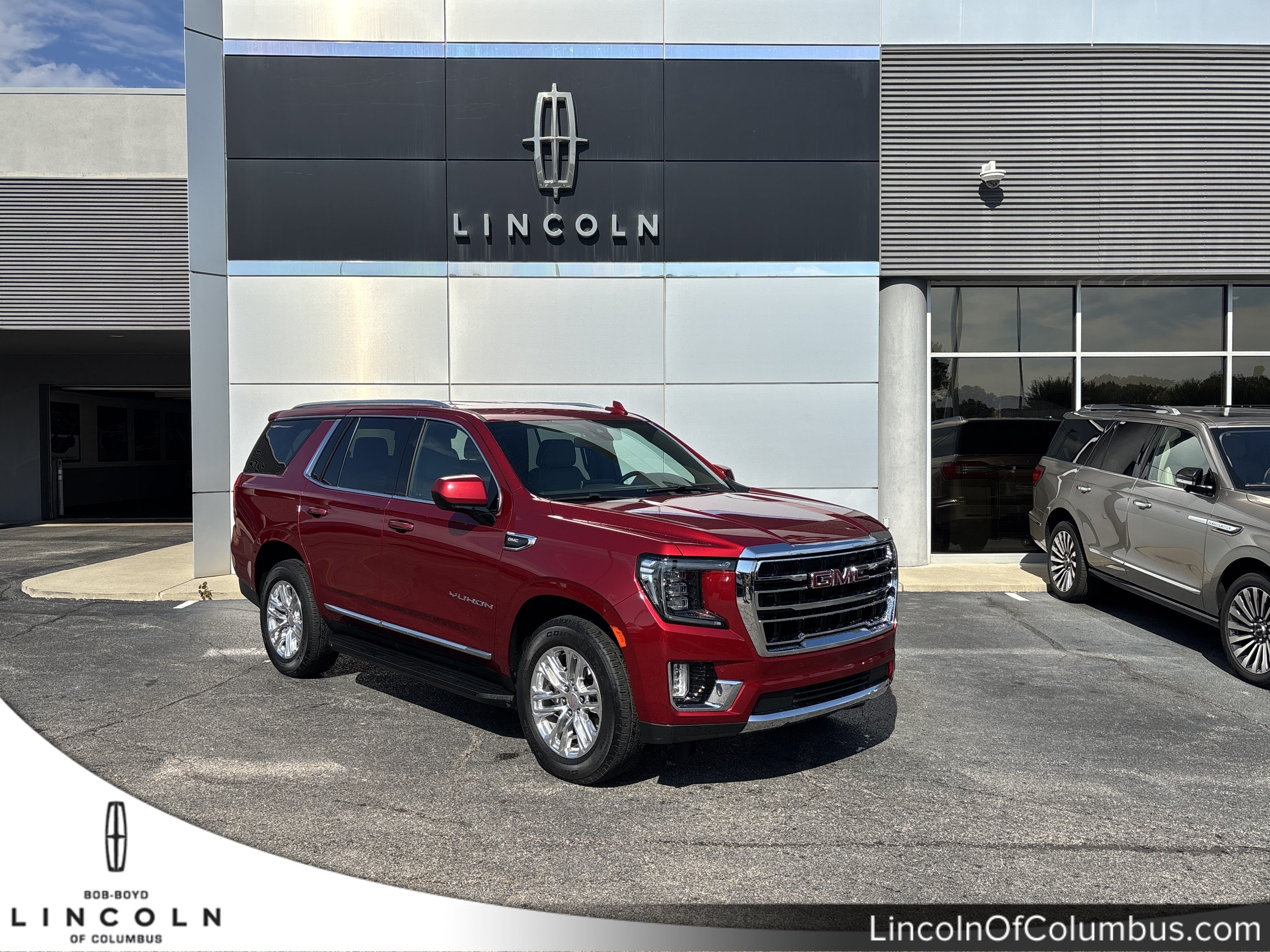 Used 2021 GMC Yukon SLT AWD/4WD image 1