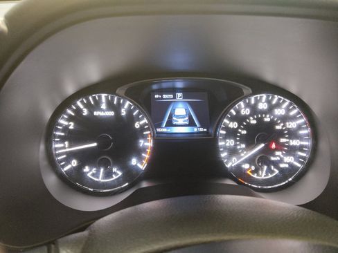 Used 2020 Nissan Pathfinder S image 23