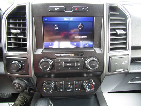 Used 2020 Ford F150 XLT w/ Equipment Group 302A Luxury AWD/4WD image 13