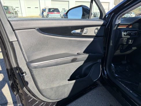 Certified 2022 Lincoln Nautilus Reserve w/ Luxury Package image 10