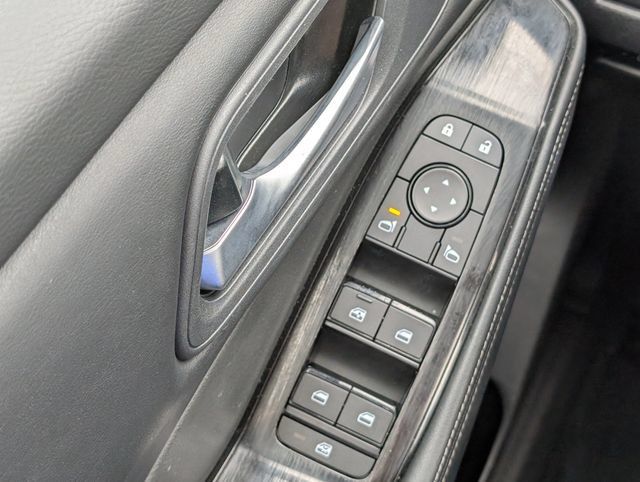 Used 2025 Nissan Rogue SV AWD/4WD image 24