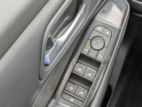 Used 2025 Nissan Rogue SV AWD/4WD image 24