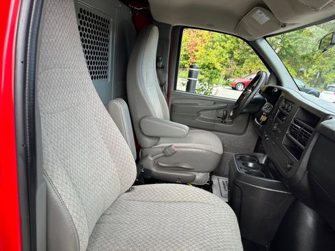 Used 2014 Chevrolet Express 1500 AWD image 15