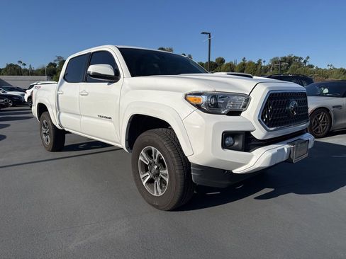 Used 2019 Toyota Tacoma TRD Sport w/ Technology Package image 3