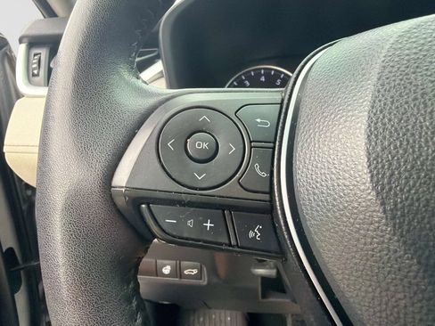 Used 2022 Toyota RAV4 XLE Premium AWD/4WD image 30