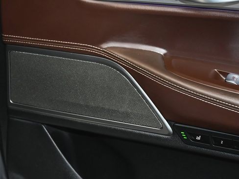 Used 2022 BMW 750i xDrive w/ Executive Package image 28