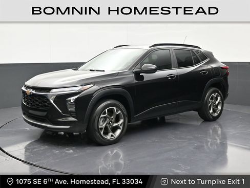 Used 2024 Chevrolet Trax LT FWD image 1