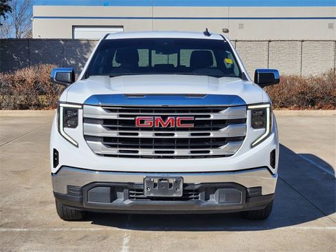 Used 2024 GMC Sierra 1500 SLE w/ Preferred Package image 2