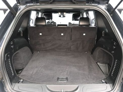 Used 2018 Jeep Grand Cherokee Altitude image 17