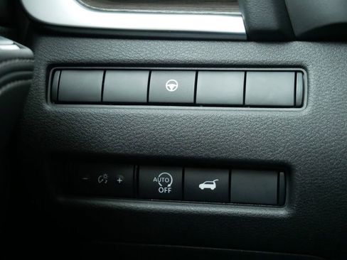 Used 2025 Nissan Rogue Platinum image 19