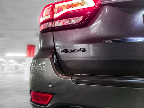 Used 2020 Jeep Grand Cherokee Altitude AWD/4WD image 11