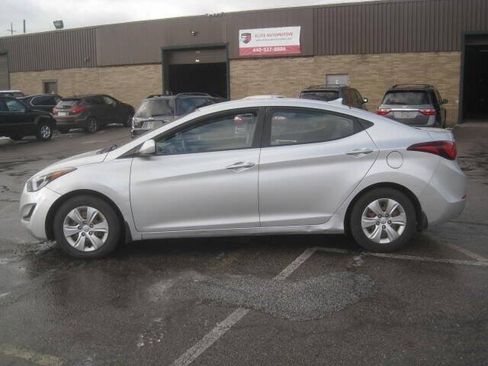 Used 2016 Hyundai Elantra SE FWD image 8