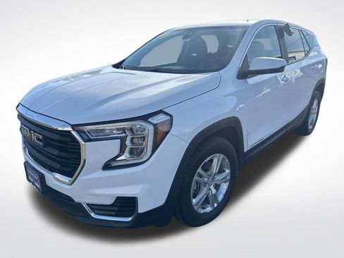 Used 2022 GMC Terrain SLE image 3