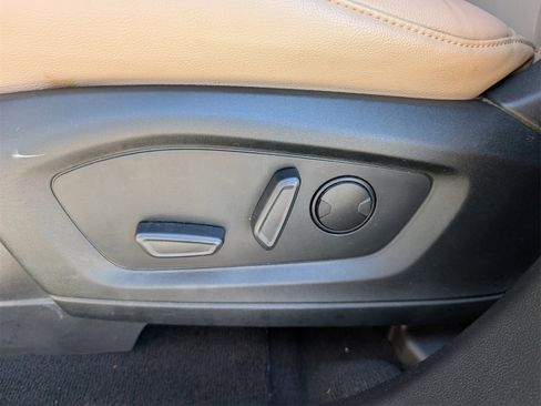 Used 2020 Ford Explorer XLT w/ Equipment Group 202A image 16