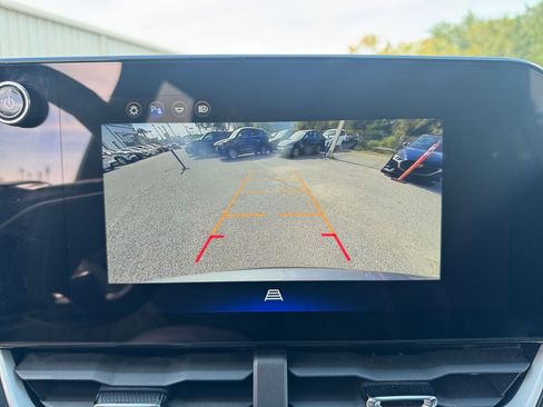 Used 2025 Chevrolet Equinox LT image 17