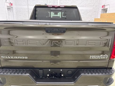 Used 2023 Chevrolet Silverado 1500 High Country w/ Technology Package AWD/4WD image 5