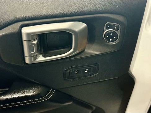 Used 2018 Jeep Wrangler Unlimited Sahara image 19